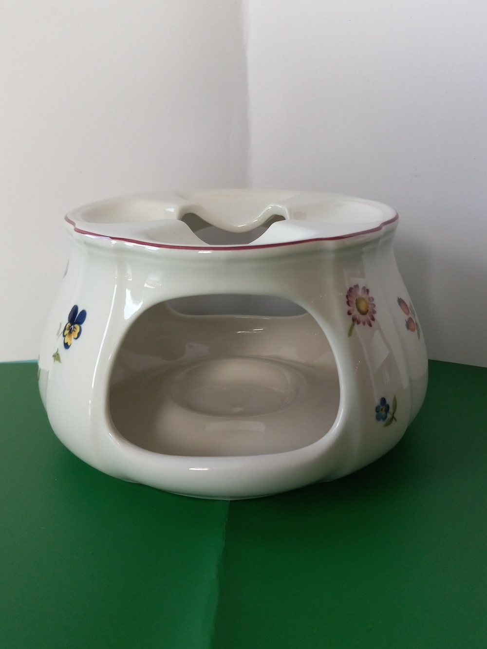 Villeroy & Boch Petite Fleur White Porcelain Warming Stand
